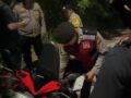 Personel Brimob Polda Metro Jaya mengamankan motor terduga pelaku curanmor di Tangerang