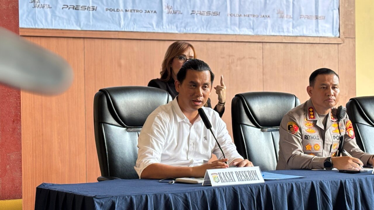 Kasat Reskrim Polres Metro Jakarta Pusat AKBP Roby Heri Saputra dalam rilis perkara Percetakan Mau Print di Polres Metro Jakarta Pusat, Jumat, 26 Juni 2026.