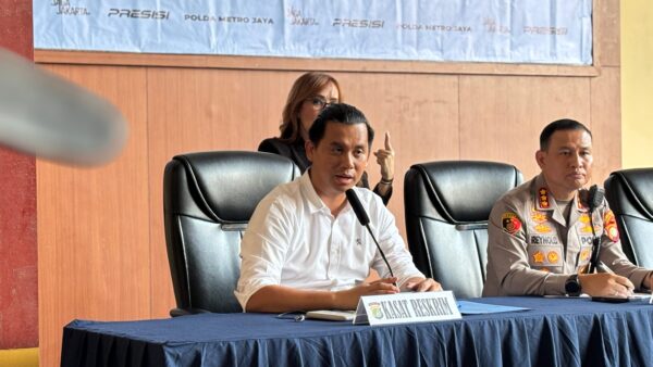 Kasat Reskrim Polres Metro Jakarta Pusat AKBP Roby Heri Saputra dalam rilis perkara Percetakan Mau Print di Polres Metro Jakarta Pusat, Jumat, 26 Juni 2026.