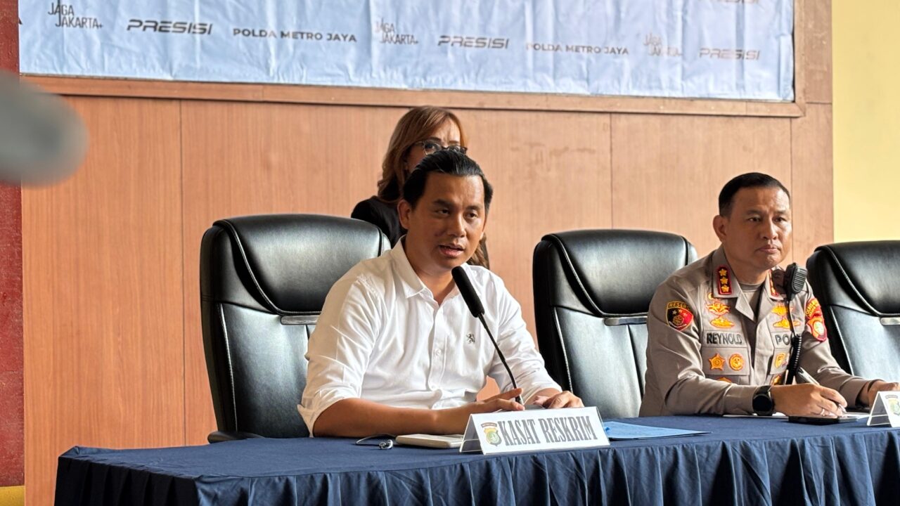 Kasat Reskrim Polres Metro Jakarta Pusat AKBP Roby Heri Saputra dalam rilis perkara Percetakan Mau Print di Polres Metro Jakarta Pusat, Jumat, 26 Juni 2026.