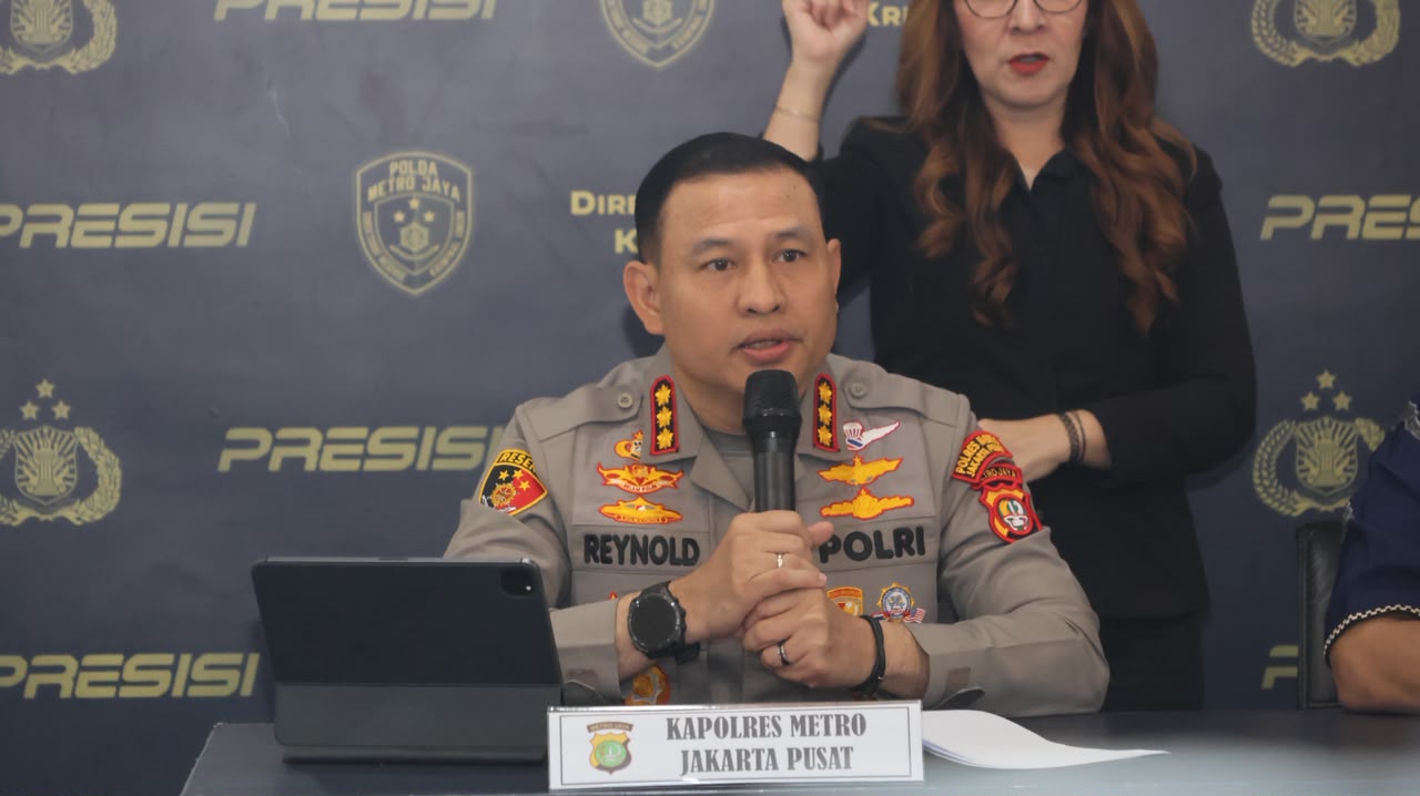Kapolres Metro Jakarta Pusat Kombes Pol Dr. Reynold E. P. Hutagalung dalam konferensi pers perkembangan penanganan perkara Percetakan Mau Print di Polda Metro Jaya, Jumat, 3 Juli 2026.