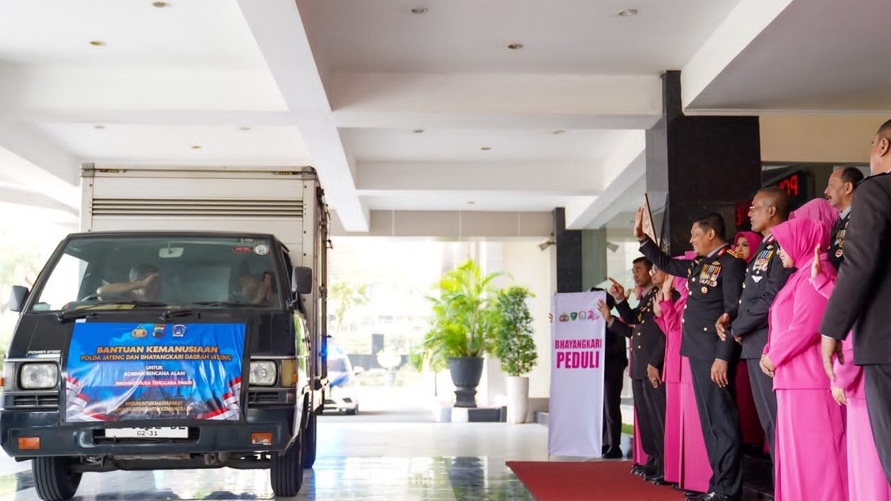 Polda Jateng Kirim 10 Truk Bantuan dan Tim Medis untuk Korban Gempa NTT