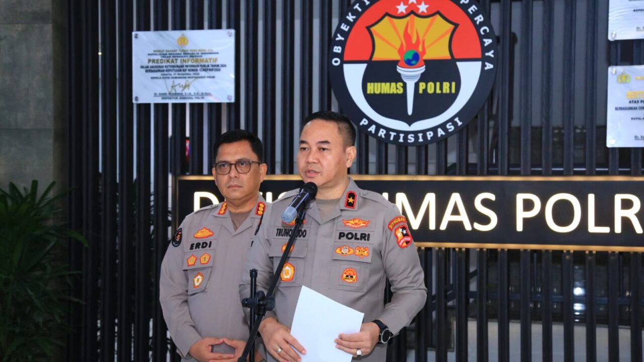 Di Hari Kemerdekaan, Polri Serentak Gerakkan 44 Truk Bantuan untuk Masyarakat Terdampak Gempa Flores