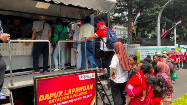 Brimob Polda Metro Jaya Hadirkan Dapur Lapangan, Beri Layanan Makanan dan Minuman Semarak HUT RI ke-81 di Monas