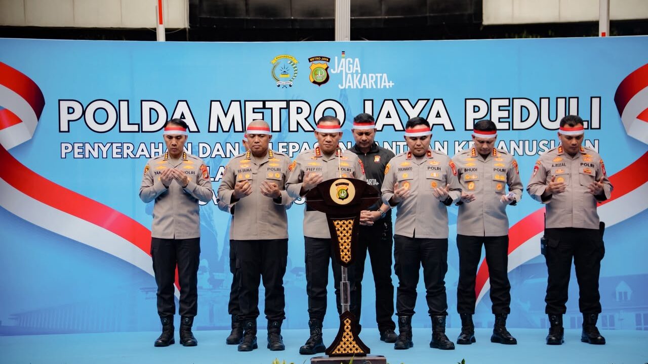 Polda Metro Jaya Kirim 12 Truk Bantuan Kemanusiaan untuk Masyarakat Terdampak Gempa NTT