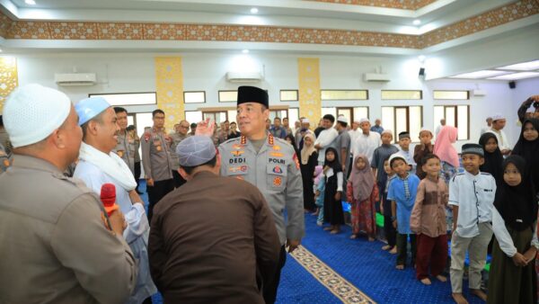 Singgah di Masjid Natabel Jannah, Wakapolri Komjen Dedi Prasetyo Berbagi Santunan dan Jumat Berkah