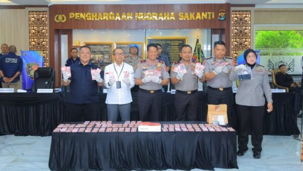 Polda Lampung Bongkar Peredaran Uang Palsu Rp980 Juta, Satu Tersangka Ditangkap di Bakauheni