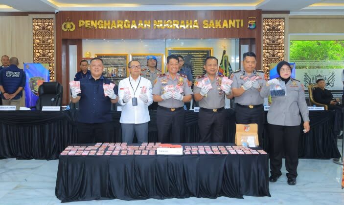 Polda Lampung Bongkar Peredaran Uang Palsu Rp980 Juta, Satu Tersangka Ditangkap di Bakauheni